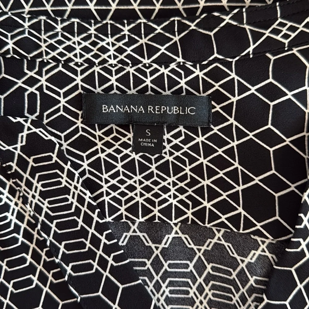 Banana Republic Women’s Black and Cream Geometric Long Sleeve Top Blouse Size S - Picture 8 of 9